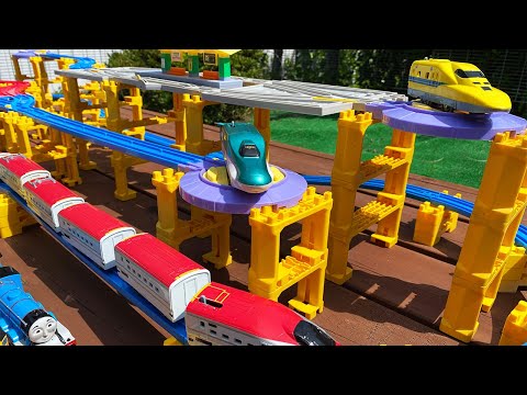 Plarail: Assemble a track for an automatic turntable and run a train