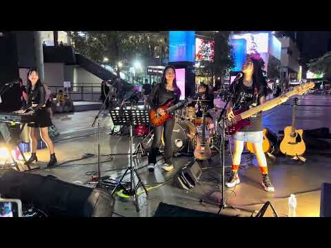 20240511 Smoke On the Water-Deep Pupple Performed by Petch&Band @Siam Square