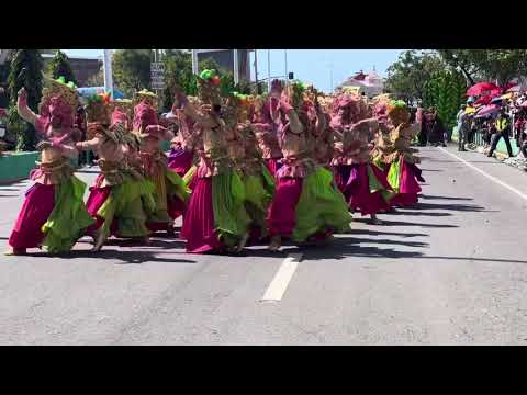 Tribu Kang-Laon from Canlaon City performs to the #sinulog2024 crowd! | Sinulog 2024