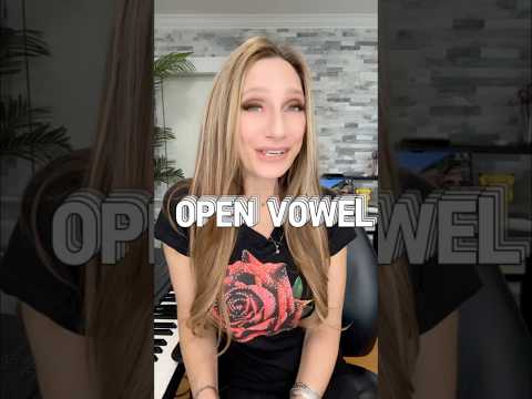 Keeping your difficult vowels open #shorts #open #sing #singer #vocalcoach #voiceteacher #tips