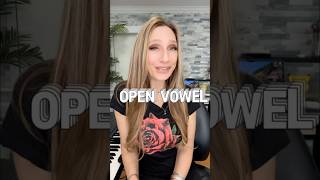 Keeping your difficult vowels open #shorts #open #sing #singer #vocalcoach #voiceteacher #tips