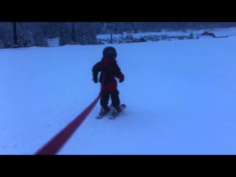 4 year old X: run 2, skiing down Holiday at Summit at Snoqualmie