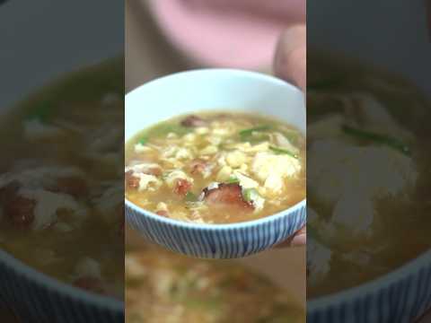 Egg Drop Soup - Recipe on flolum.com #flolum #simplefoodsimplefaith #eggdropsoup