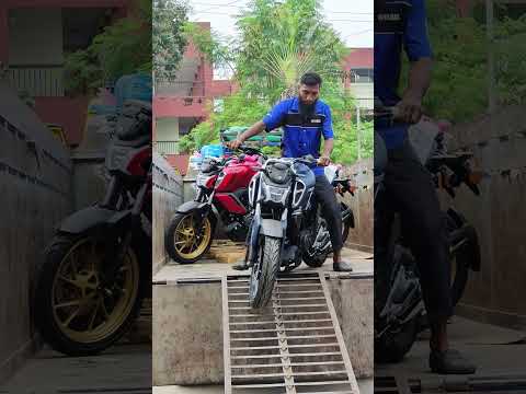 Yamaha Fzsv4 Unloading Video