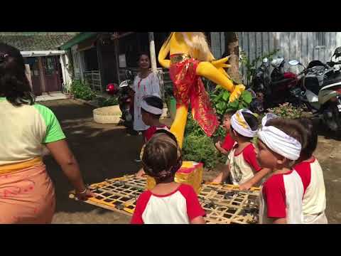 バリ島 ルマクチル オゴオゴパレード Rumah Kecil Bali