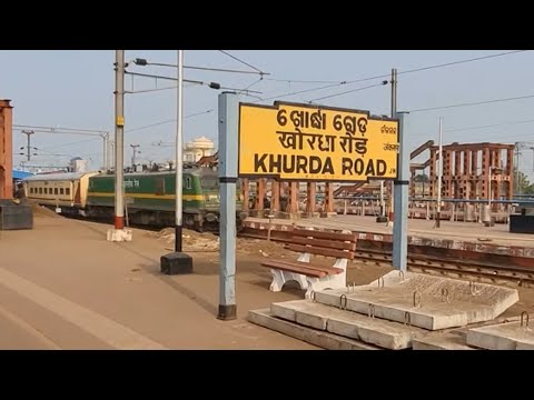 Khurda Road Junction station 17016/Visakha Express Arriving Departing, Indian Railways 4k ultra HD