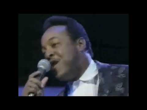 Roberta Flack & Peabo Bryson (in lieu of Donny Hathaway) ~ "The Closer I Get to You" (Live)