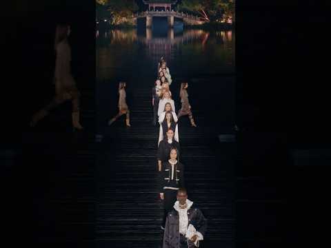 The Finale of the CHANEL 2024/25 Métiers d’art Show — CHANEL Shows