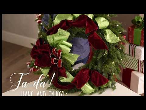 How to Decorate a Holiday Wreath