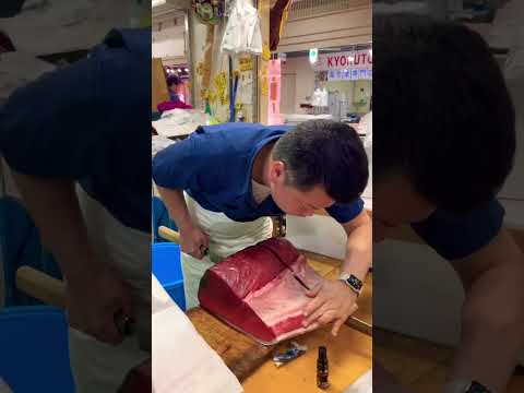 Cutting tuna in Tsukiji fish market #japanese #sushi #tuna