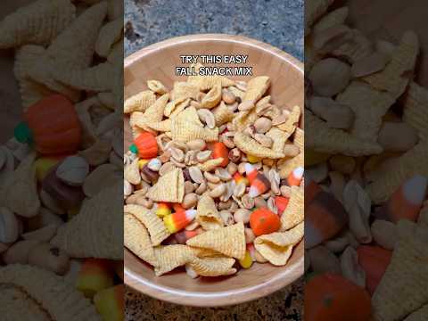 BEST FALL SNACK MIX Recipe #candycorn #fallfood #snacks