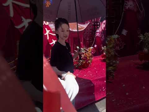 李沁新剧一笑随歌现场路透， 李沁的古装真美！#娱乐 #李沁 #明星 #shorts