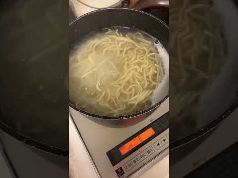 まわるまわる目がまわる。麺で。