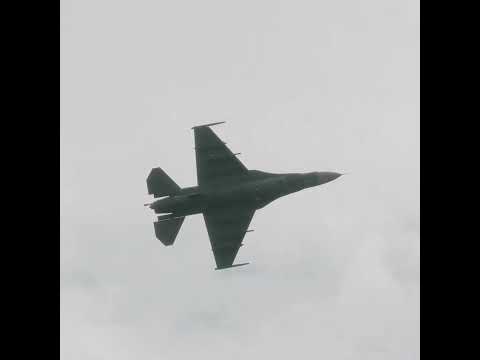 F-2 機動飛行@芦屋基地航空祭 2024 F-2 manoeuvring flight @ Ashiya Air Show 2024 #shorts