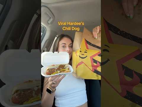 Let’s try the VIRAL Hardee’s Chili Dog 🌭🤎🧅💛#hardees #hardeeschilidog #chilidog #hotdog