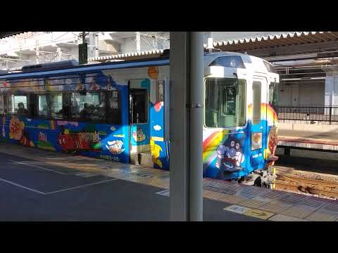 瀬戸大橋アンパンマントロッコ号　岡山駅発車