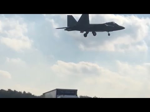 F-22 RAPTORS HOWL