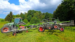 Fendt 720 Vario mit neuem Former 12545 Schwader von Fendt beim Grassilage  im Bayernland 2024!