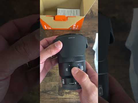 Unboxing Sony 18-105