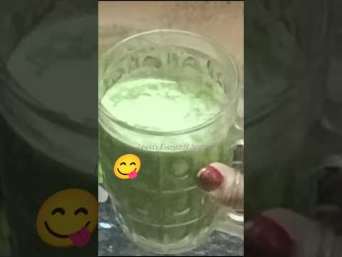 Green milkshake 💚 #palak #spinach #banana #shortsfeed #ytshorts #milkshake