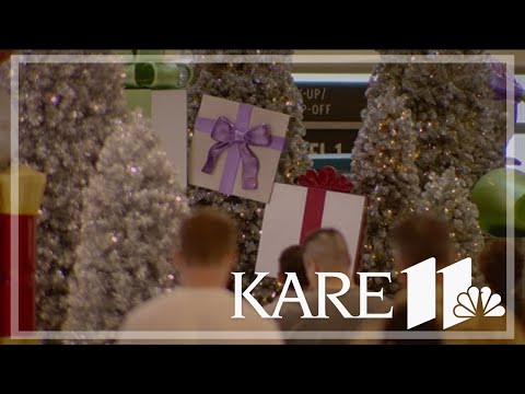 Last minute shoppers rush to Mall of America before time runs out