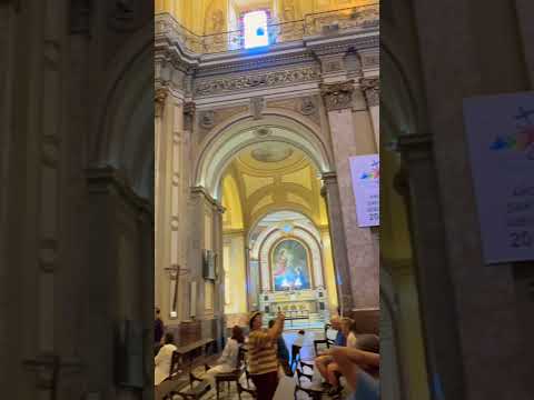 Muchos turistas visitan la catedral Metropolitana de Buenos Aires #shorts #buenosaires #argentina