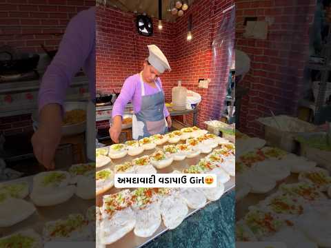 Ahmedabad’s Most Famous Girls selling Vadapav #streetfood #shorts #viralvideo #ahmedabad #trending