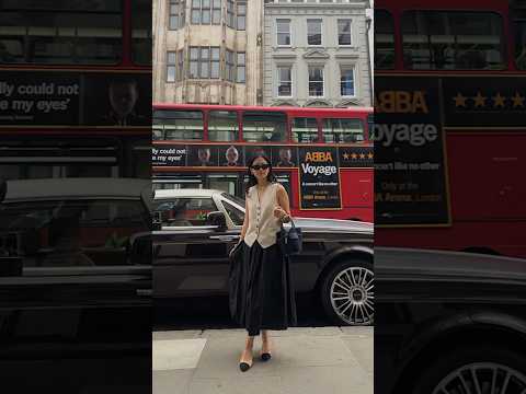 The bus was a paid actor 🇬🇧🤭 #ootd #shorts #outfitideas #classyoutfits #outfitinspo #fashion