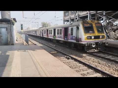 the fast local train Mumbai video live in the railway station | fast local train video | fast train