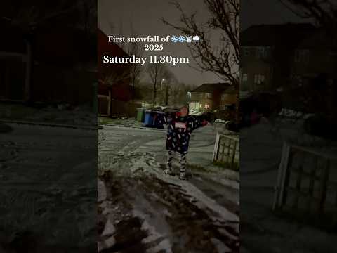 First snowfall of 2025#youtubeshorts #shortsvideo