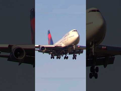 🔥 STUNNING BOEING B747 LANDING