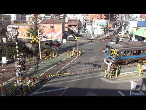 鉄道踏切 小田急線 鶴巻温泉駅 閉じてから開くまで