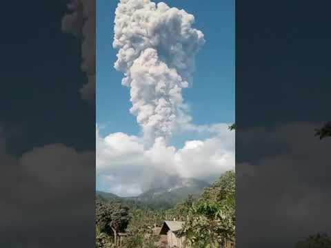 Eruption of Levotobi volcano, Indonesia. September 24, 2024.