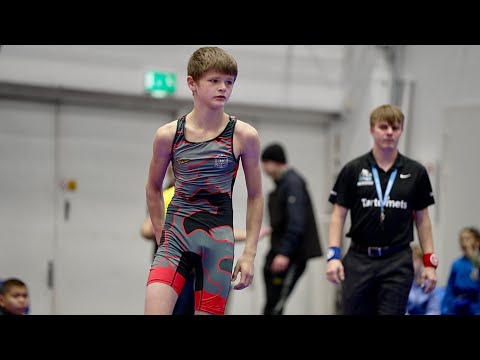 U15 Igor Tutskaniuk (UKR) vs Roman Okhenduskhevich (EST) 44kg. Greco-roman boys youth wrestling.