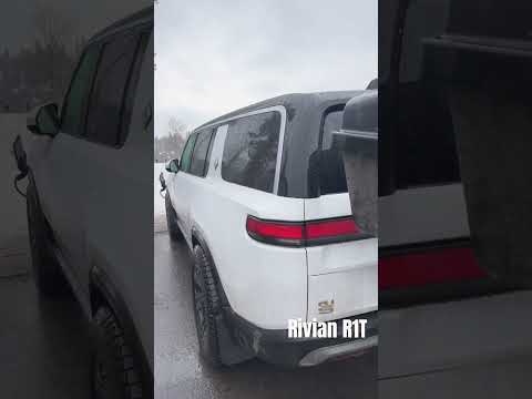 Rivian R1S with ski rack