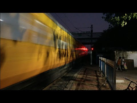 12953-August Kranti Tejas Rajdhani Express Blasting Dahanu Road At Full Speed