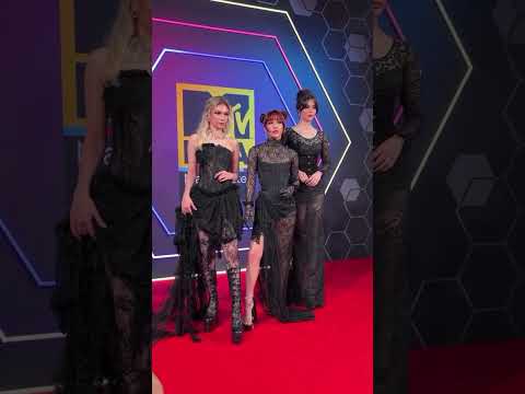 our #MTVEMA red carpet look 🖤