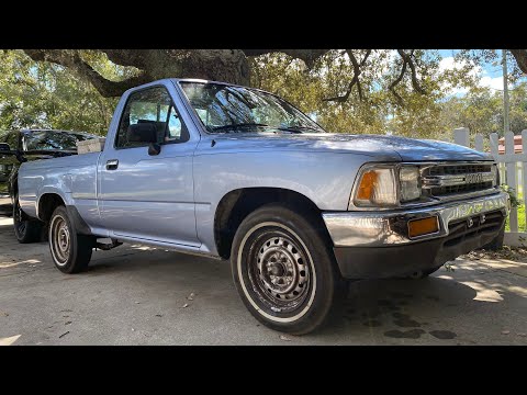 A True Toyota Survivor | Found a rust-free California 89 Toyota Pickup 22RE