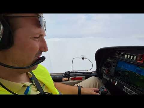 Aviation #94: Sliding over the clouds in a DA40