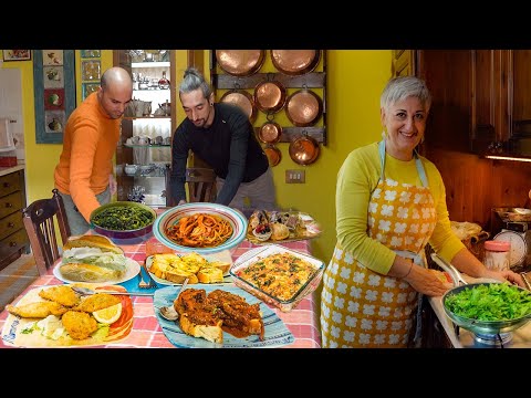 Having lunch with ITALIAN FAMILY - Seafood + Italian Pastry - Italian street food in Salerno, Italy