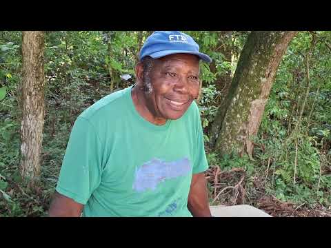 Irmão edimundo, restaurando trilha ecológica da comunidade e 2 casas.