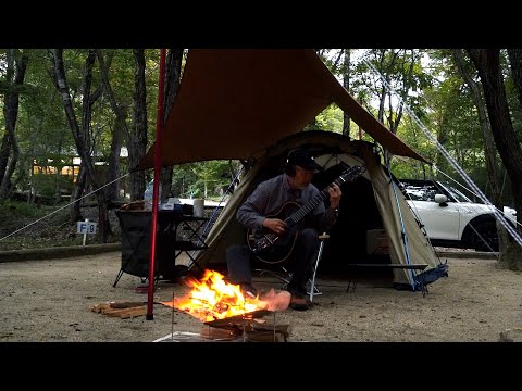 メープル那須高原キャンプグランドでギターを弾く