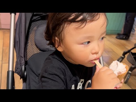 Family of three outing! Daddy's unique bedtime routine puts him to sleep😂