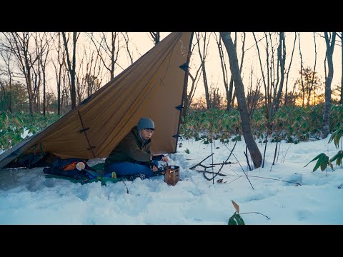 雪の山を歩いて絶品カレーヌードルを味わう/ DDタープ ソロキャンプ