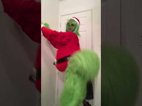 The mood this song brings out🎅🍑 #christmas #christmasdance #santa #shorts #grinch