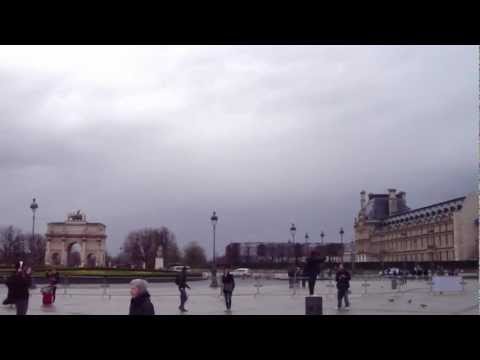 パリ　ルーブル美術館　ピラミッド　PARIS　2012