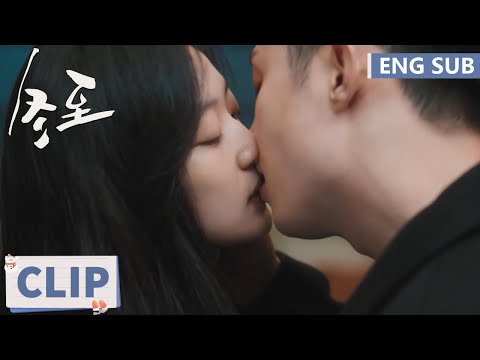 EP10 Clip | Jiang Chengyi and Lu Yan reconcile with a passionate kiss | Love Song in Winter