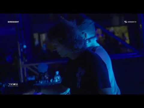 Nick Warren b2b Hernan Cattaneo playing 'Emi Galvan - Dharma [The Soundgarden]' at Forja 2019