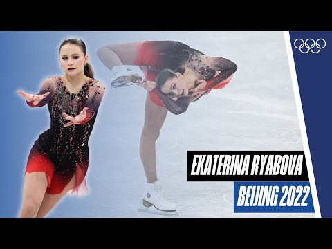 ⛸️Ekaterina Ryabova 🇦🇿 skates to legendary Notre Dame De Paris🪄🇫🇷