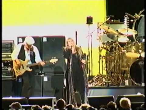 Fleetwood Mac ~ Band Intro & Don't Stop ~ Pittsburgh Live 2009